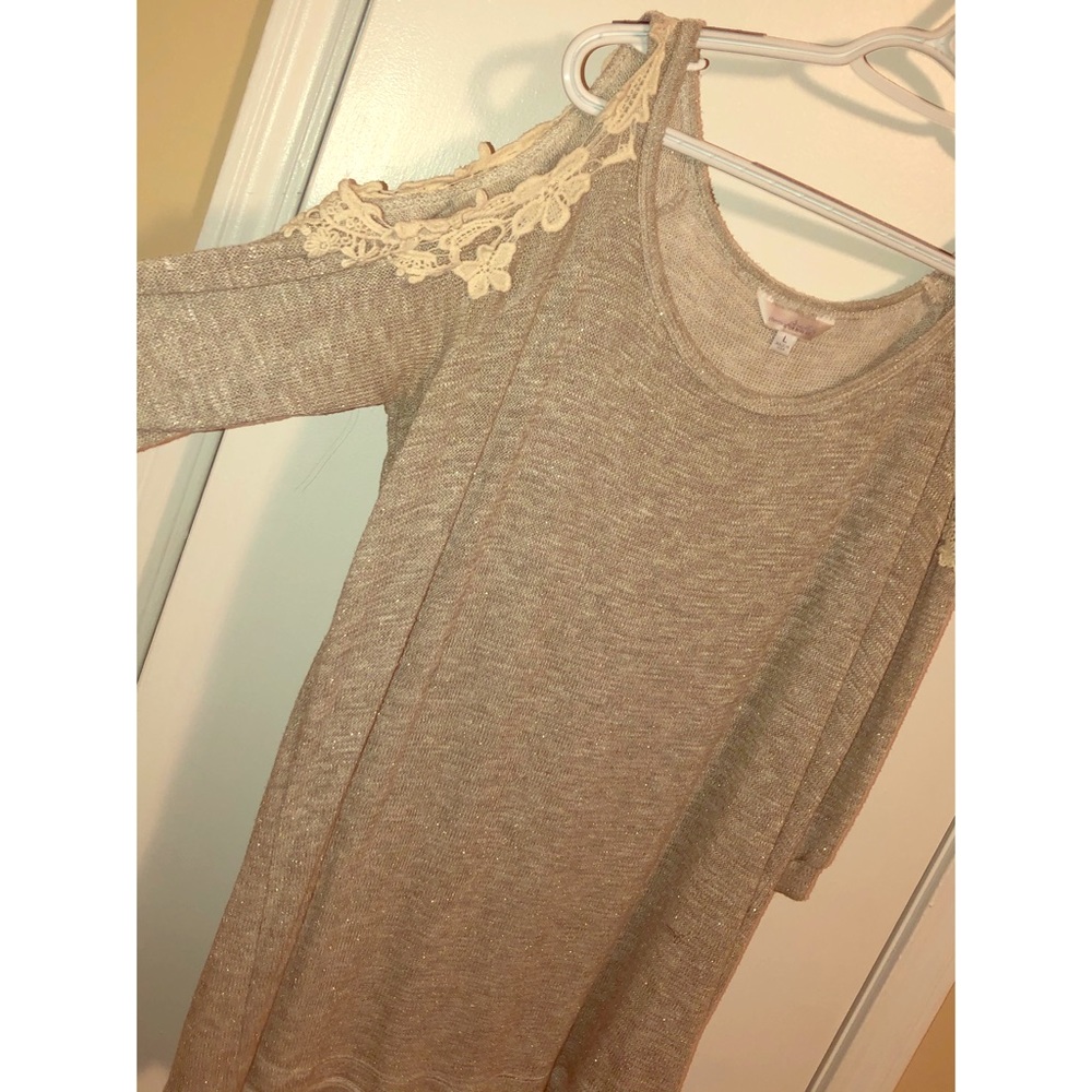 Grey Cold shoulder top!